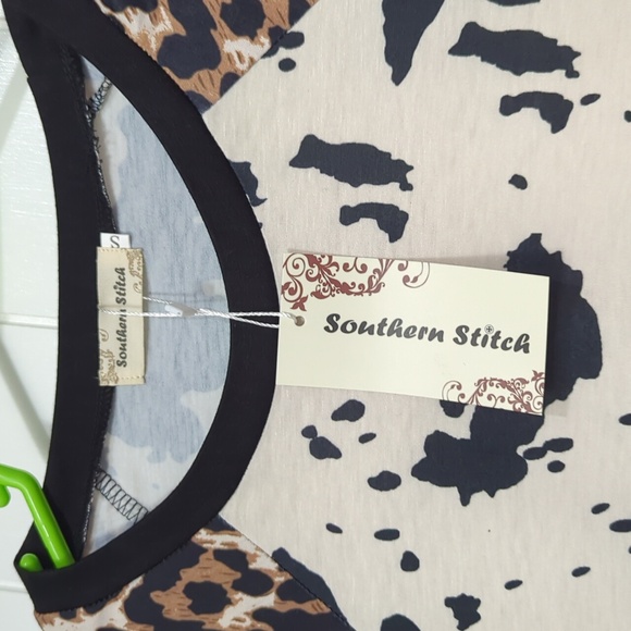 💥NWT Cow Print Cheetah Top - Picture 3 of 3